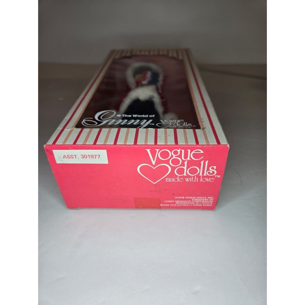 Vintage Ginny Doll in Box The World of Ginny Brunette Winter Outfit - Picture 3 of 6